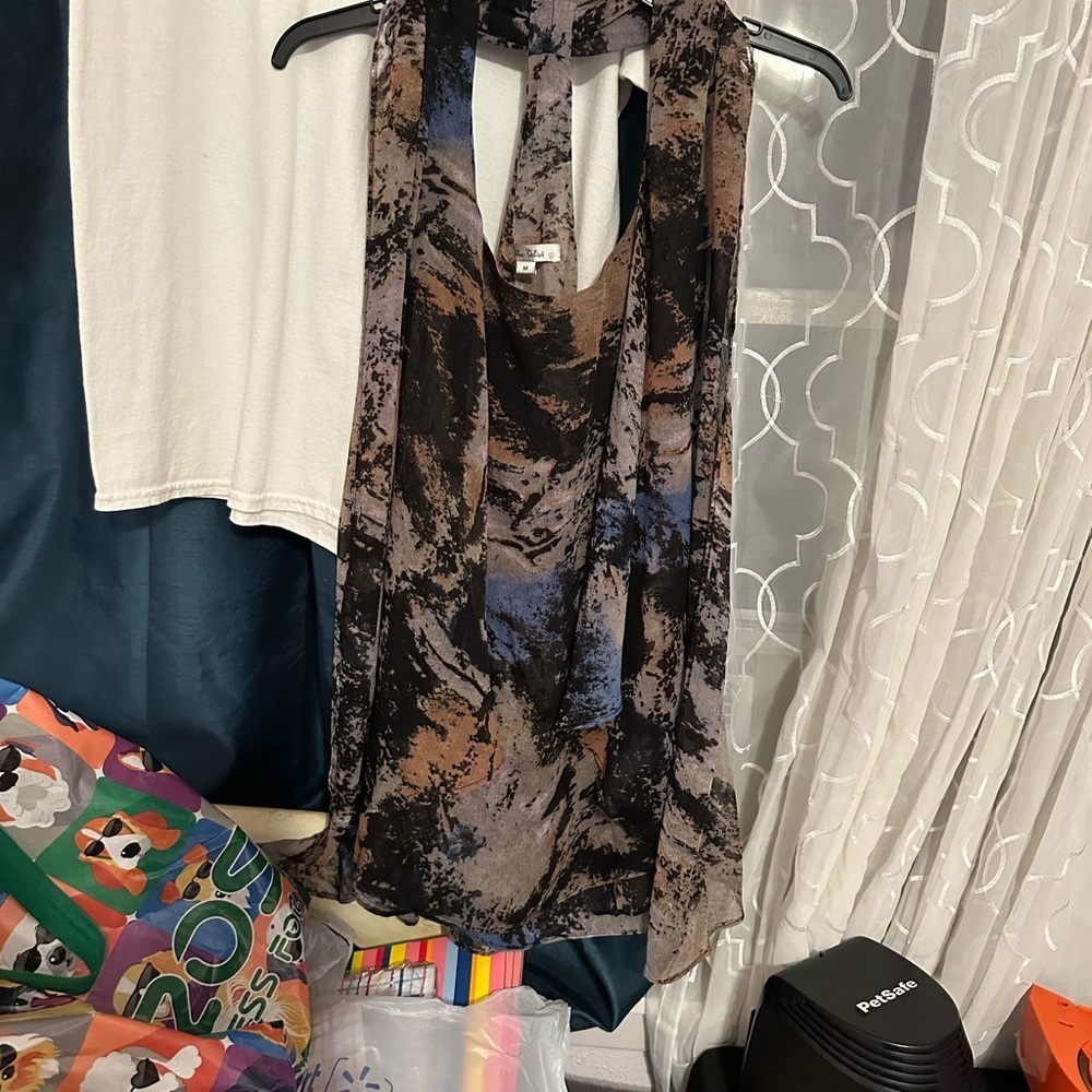 Elegant Abstract Women's Blouse - Picture 4 of 6
